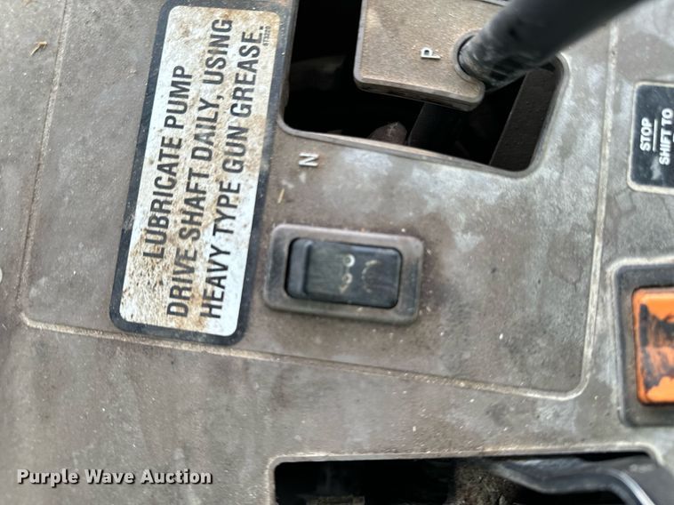 image for item DW2372 2013 John Deere 6115M MFWD tractor