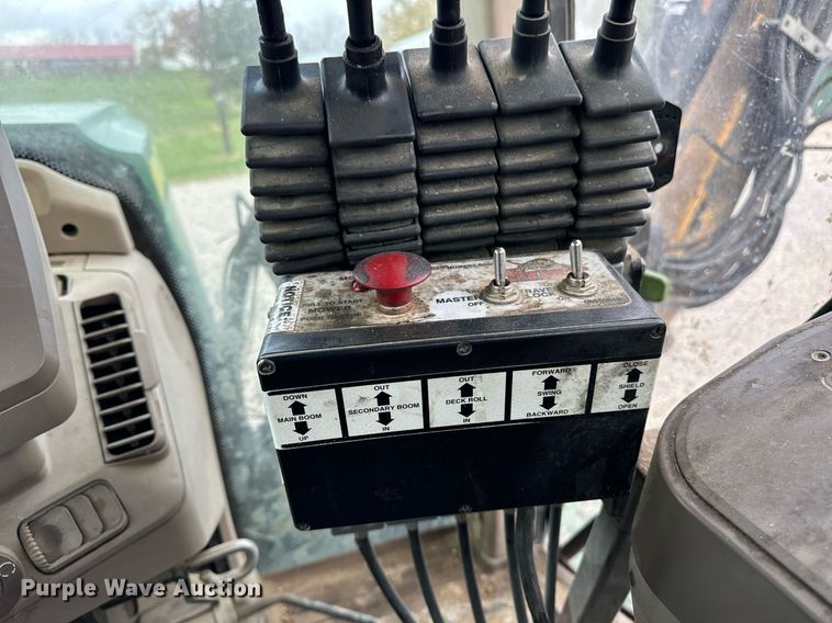 image for item DW2372 2013 John Deere 6115M MFWD tractor