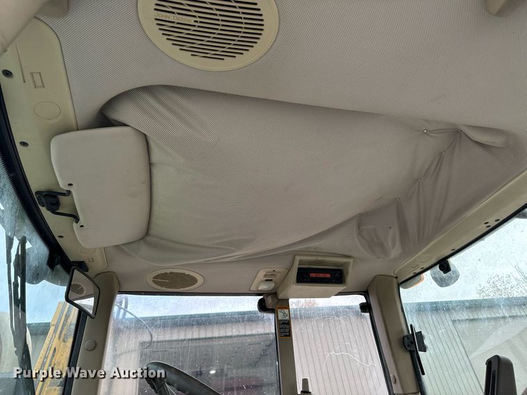 image for item DW2372 2013 John Deere 6115M MFWD tractor