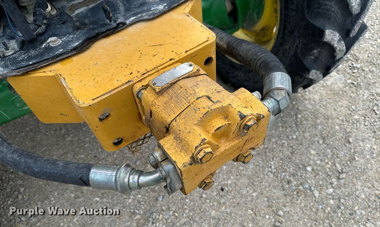 image for item DW2372 2013 John Deere 6115M MFWD tractor