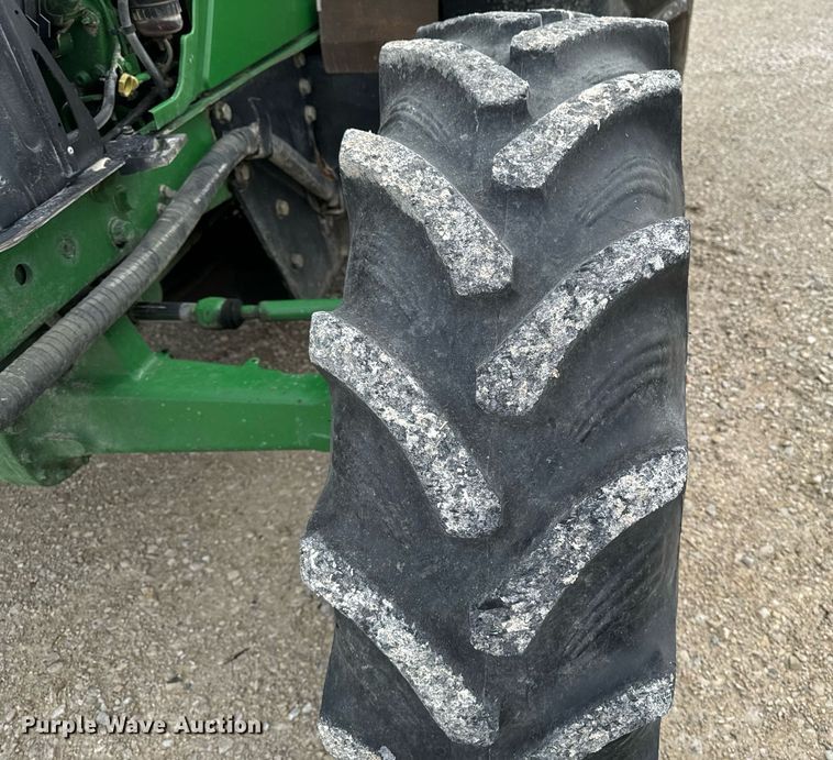 image for item DW2372 2013 John Deere 6115M MFWD tractor