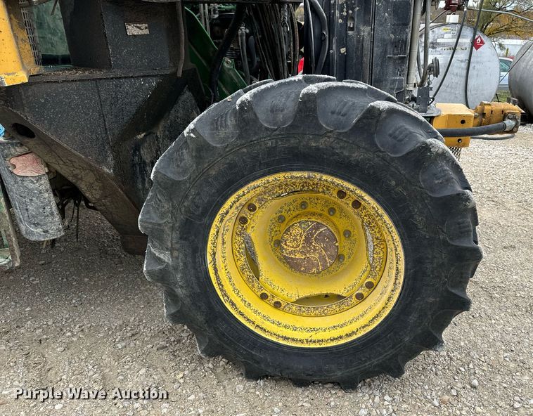 image for item DW2372 2013 John Deere 6115M MFWD tractor