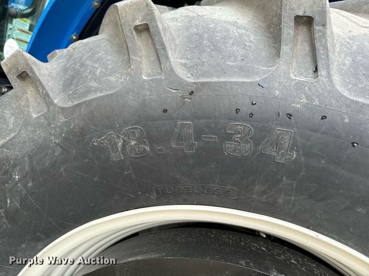 image for item DW2372 2013 John Deere 6115M MFWD tractor