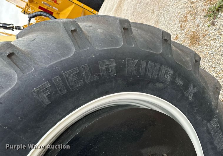 image for item DW2372 2013 John Deere 6115M MFWD tractor