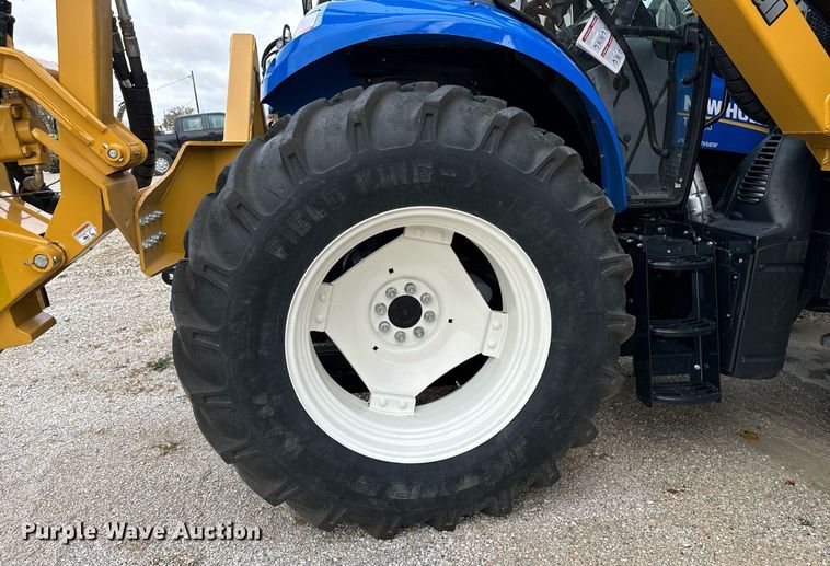 image for item DW2372 2013 John Deere 6115M MFWD tractor