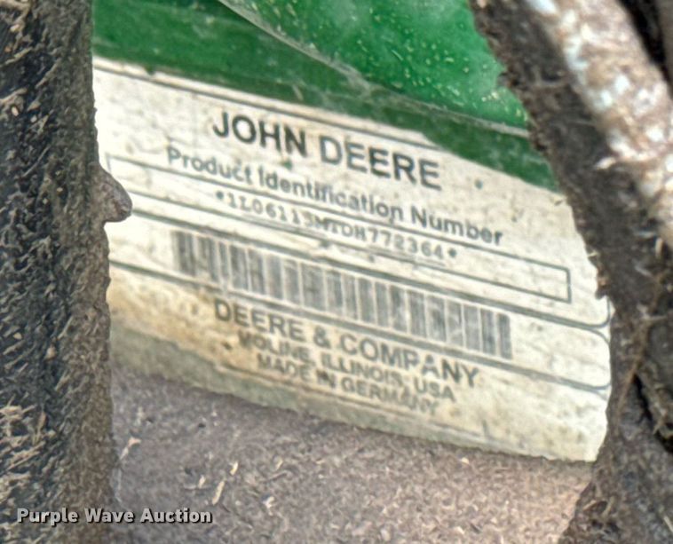 image for item DW2372 2013 John Deere 6115M MFWD tractor