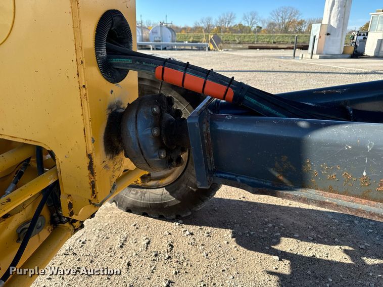 image for item DW2402 2010 John Deere 770G motor grader