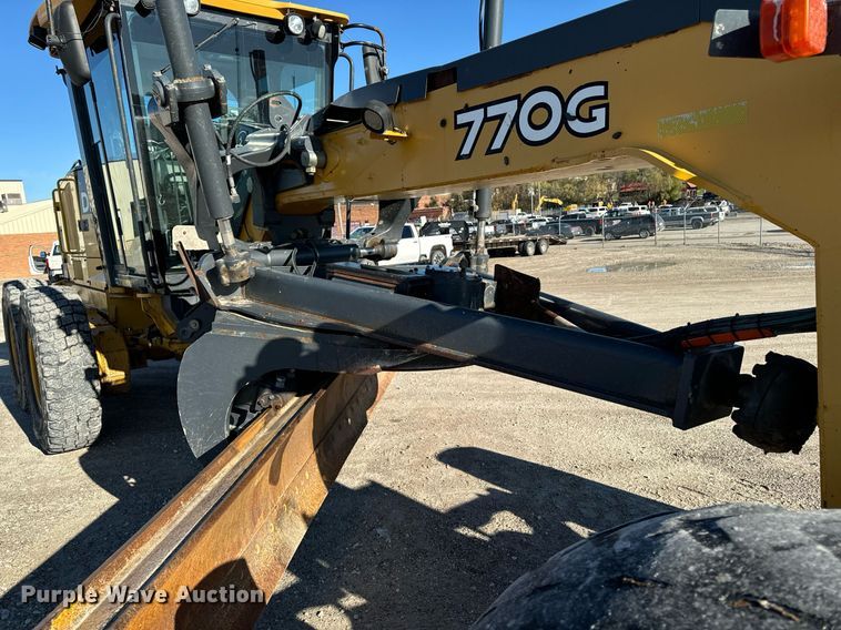 image for item DW2402 2010 John Deere 770G motor grader
