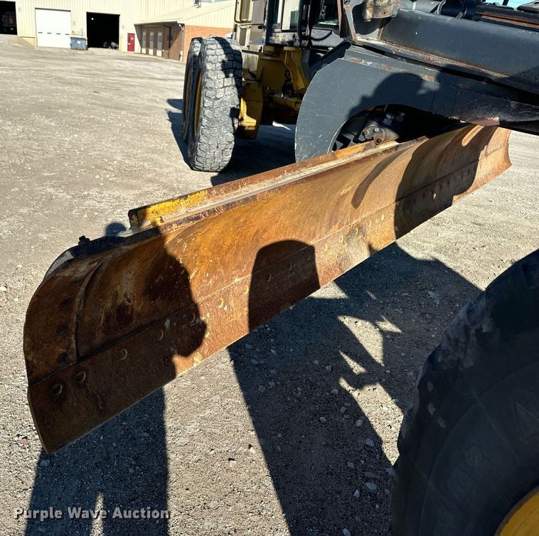 image for item DW2402 2010 John Deere 770G motor grader