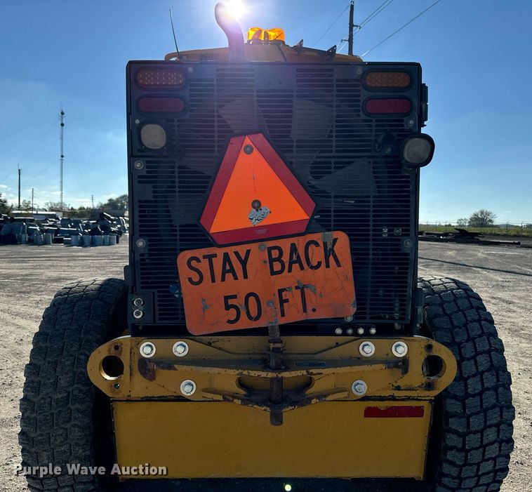 image for item DW2402 2010 John Deere 770G motor grader