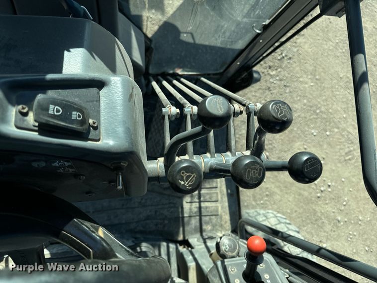 image for item DW2402 2010 John Deere 770G motor grader