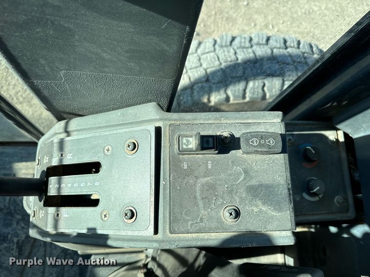 image for item DW2402 2010 John Deere 770G motor grader