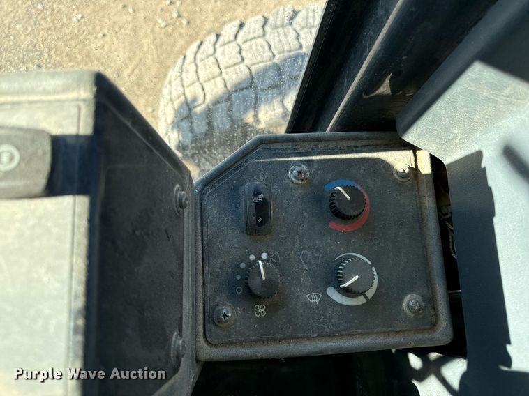 image for item DW2402 2010 John Deere 770G motor grader