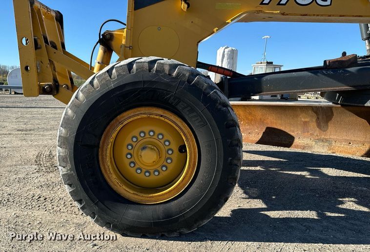 image for item DW2402 2010 John Deere 770G motor grader