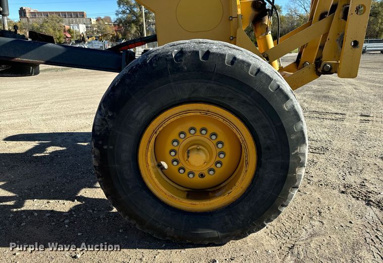 image for item DW2402 2010 John Deere 770G motor grader