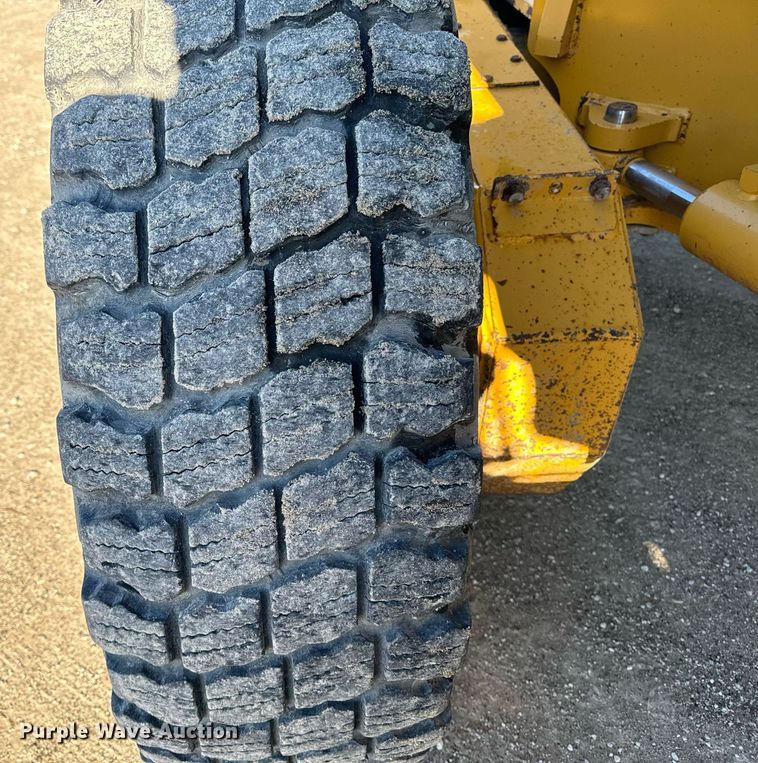 image for item DW2402 2010 John Deere 770G motor grader