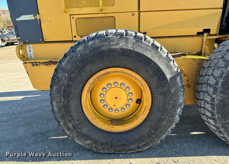 image for item DW2402 2010 John Deere 770G motor grader