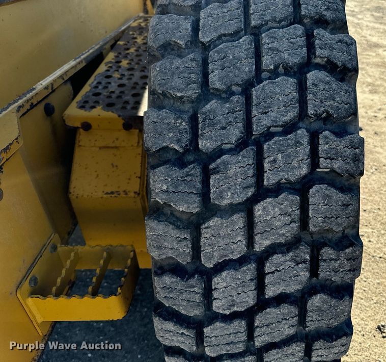 image for item DW2402 2010 John Deere 770G motor grader