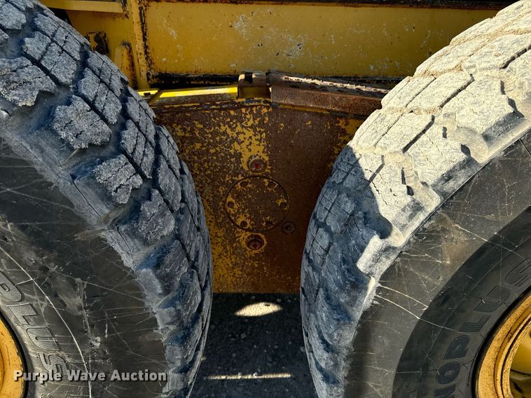 image for item DW2402 2010 John Deere 770G motor grader