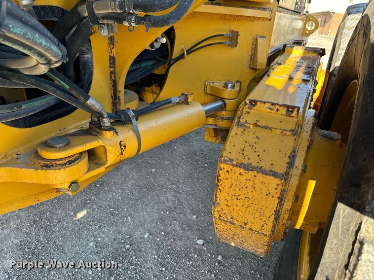 image for item DW2402 2010 John Deere 770G motor grader