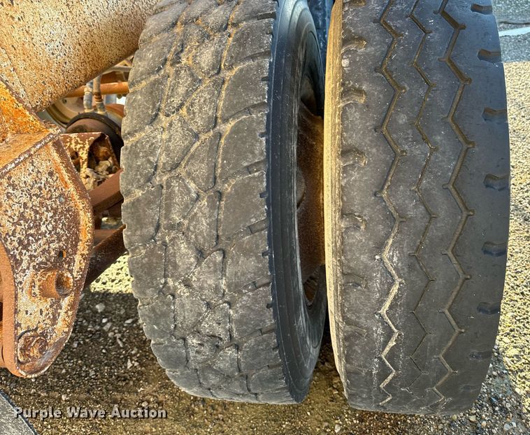 image for item DW2406 1996 Corn belt S-4202 bottom dump trailer