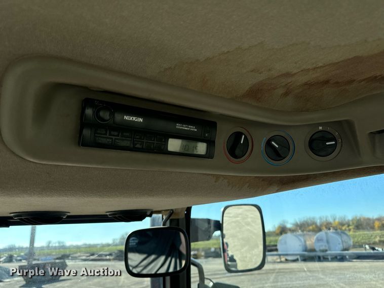 image for item DW2409 2005 Case IH MXM130 MFWD tractor