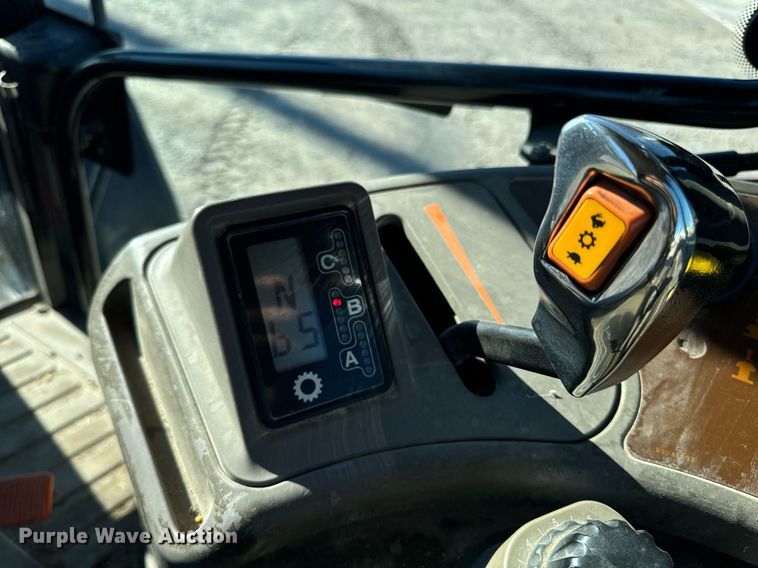 image for item DW2409 2005 Case IH MXM130 MFWD tractor