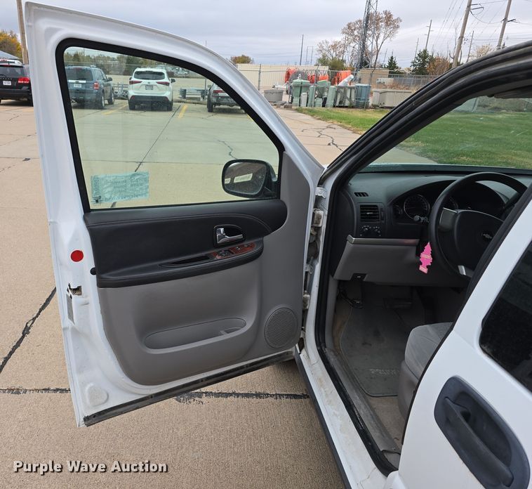 image for item DW3901 2008 Chevrolet Uplander LS van