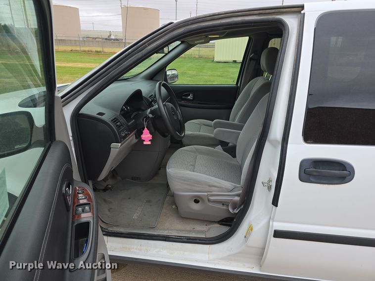 image for item DW3901 2008 Chevrolet Uplander LS van