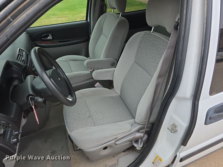 image for item DW3901 2008 Chevrolet Uplander LS van