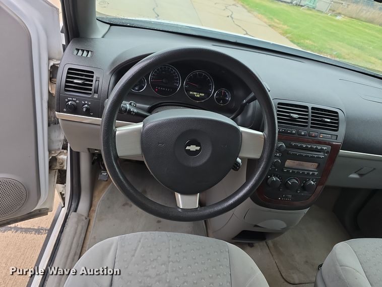 image for item DW3901 2008 Chevrolet Uplander LS van