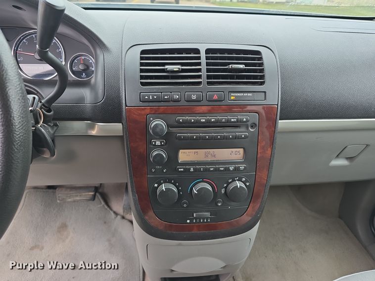 image for item DW3901 2008 Chevrolet Uplander LS van