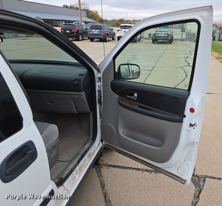 image for item DW3901 2008 Chevrolet Uplander LS van