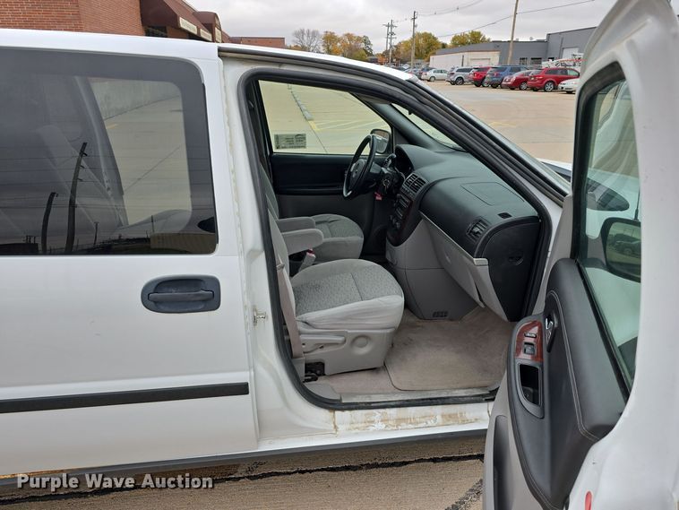 image for item DW3901 2008 Chevrolet Uplander LS van