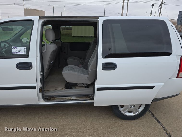 image for item DW3901 2008 Chevrolet Uplander LS van