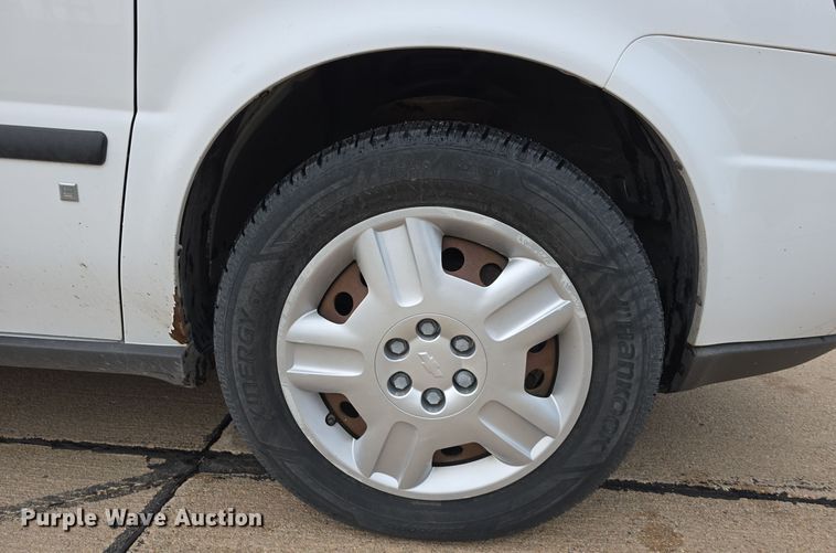image for item DW3901 2008 Chevrolet Uplander LS van