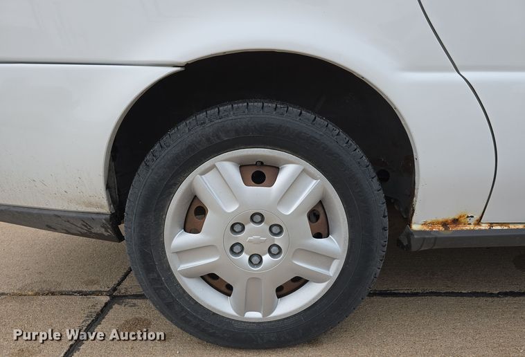 image for item DW3901 2008 Chevrolet Uplander LS van