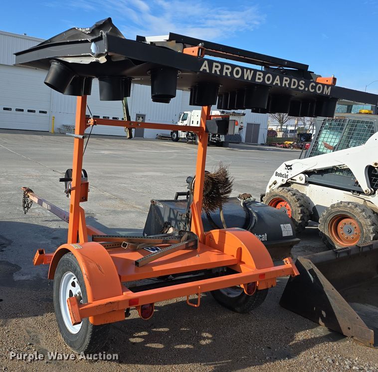 image for item DW3929 (4) arrow board trailers