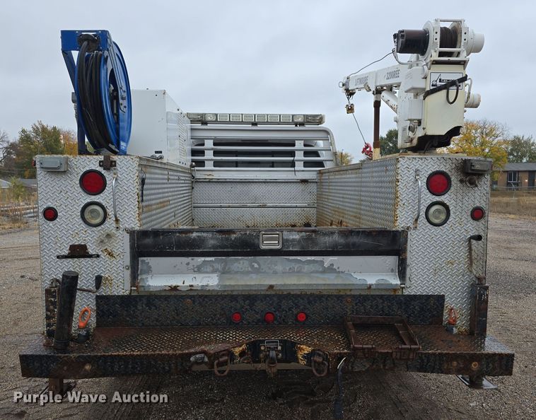 image for item DW3935 2005 Ford F450 Super Duty XL Crew Cab utility / service truck