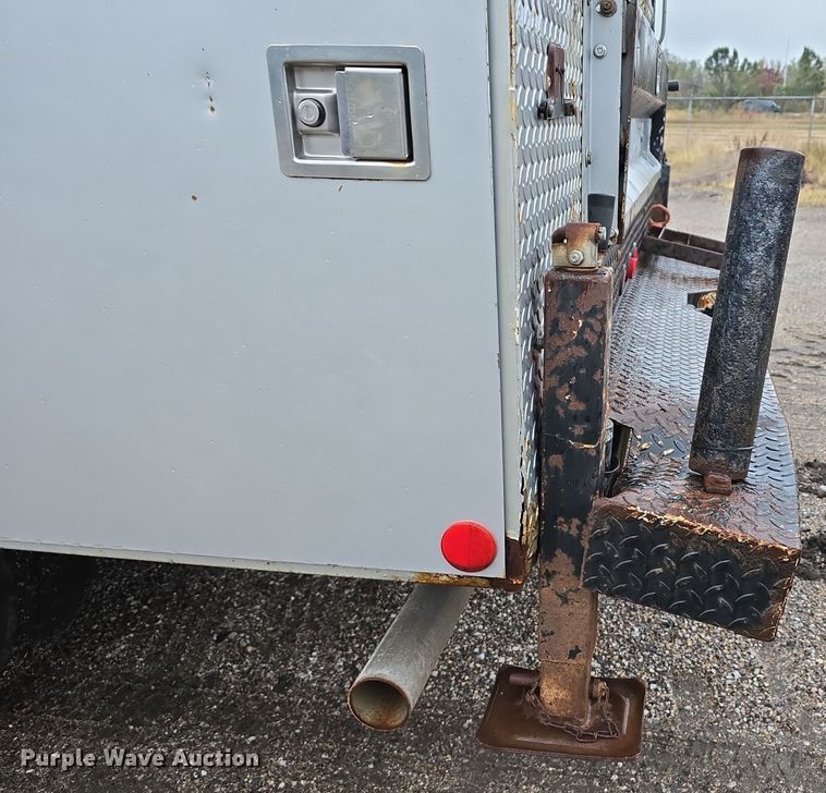 image for item DW3935 2005 Ford F450 Super Duty XL Crew Cab utility / service truck