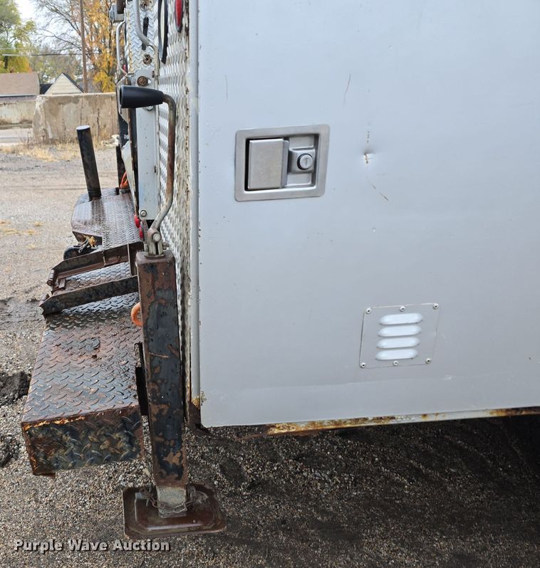 image for item DW3935 2005 Ford F450 Super Duty XL Crew Cab utility / service truck