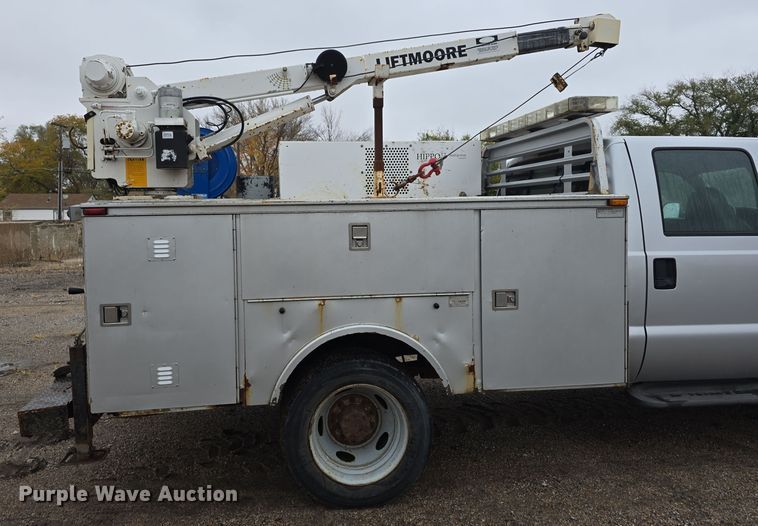 image for item DW3935 2005 Ford F450 Super Duty XL Crew Cab utility / service truck