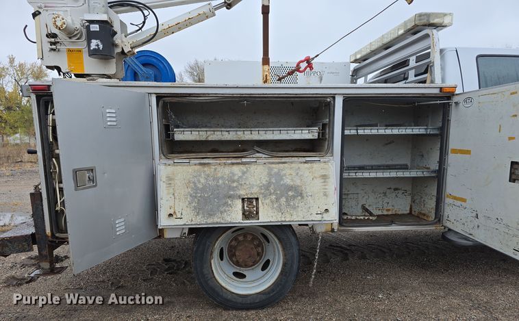 image for item DW3935 2005 Ford F450 Super Duty XL Crew Cab utility / service truck