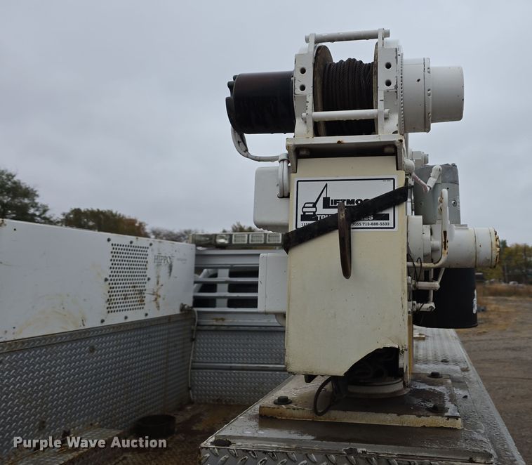 image for item DW3935 2005 Ford F450 Super Duty XL Crew Cab utility / service truck