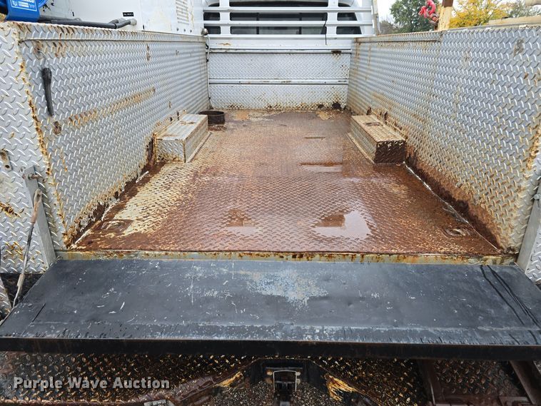 image for item DW3935 2005 Ford F450 Super Duty XL Crew Cab utility / service truck