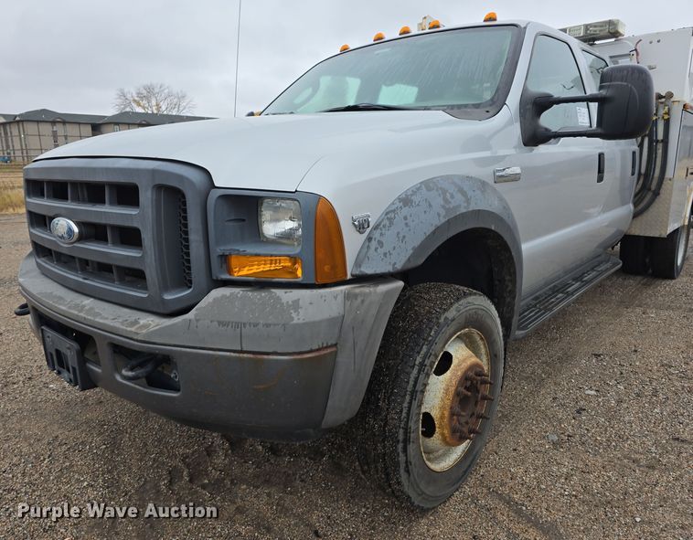 image for item DW3935 2005 Ford F450 Super Duty XL Crew Cab utility / service truck