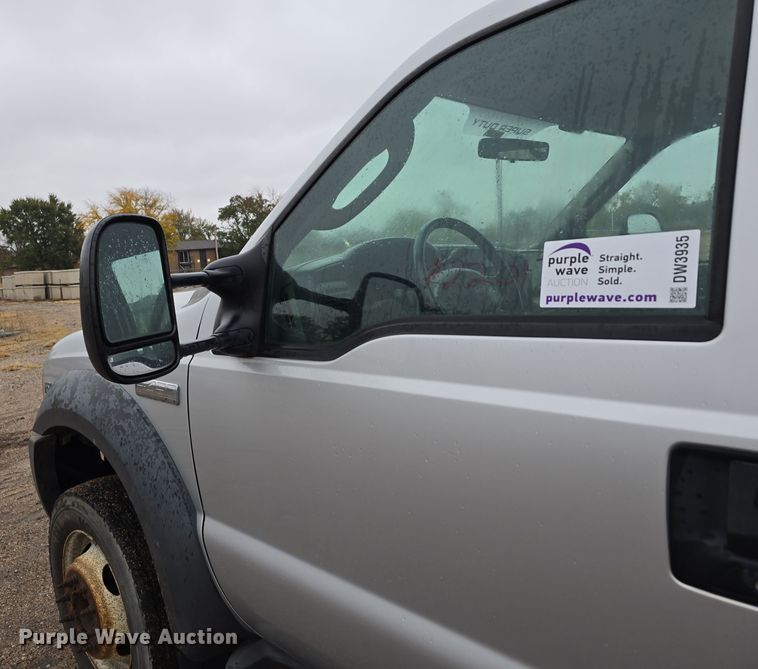 image for item DW3935 2005 Ford F450 Super Duty XL Crew Cab utility / service truck