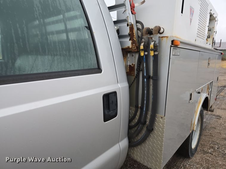 image for item DW3935 2005 Ford F450 Super Duty XL Crew Cab utility / service truck