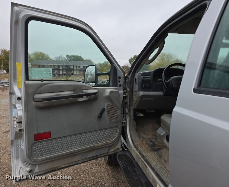 image for item DW3935 2005 Ford F450 Super Duty XL Crew Cab utility / service truck