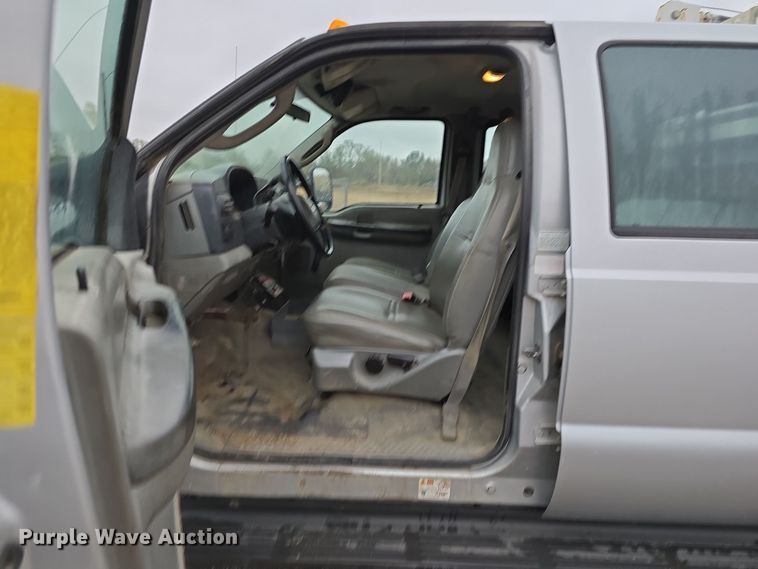 image for item DW3935 2005 Ford F450 Super Duty XL Crew Cab utility / service truck